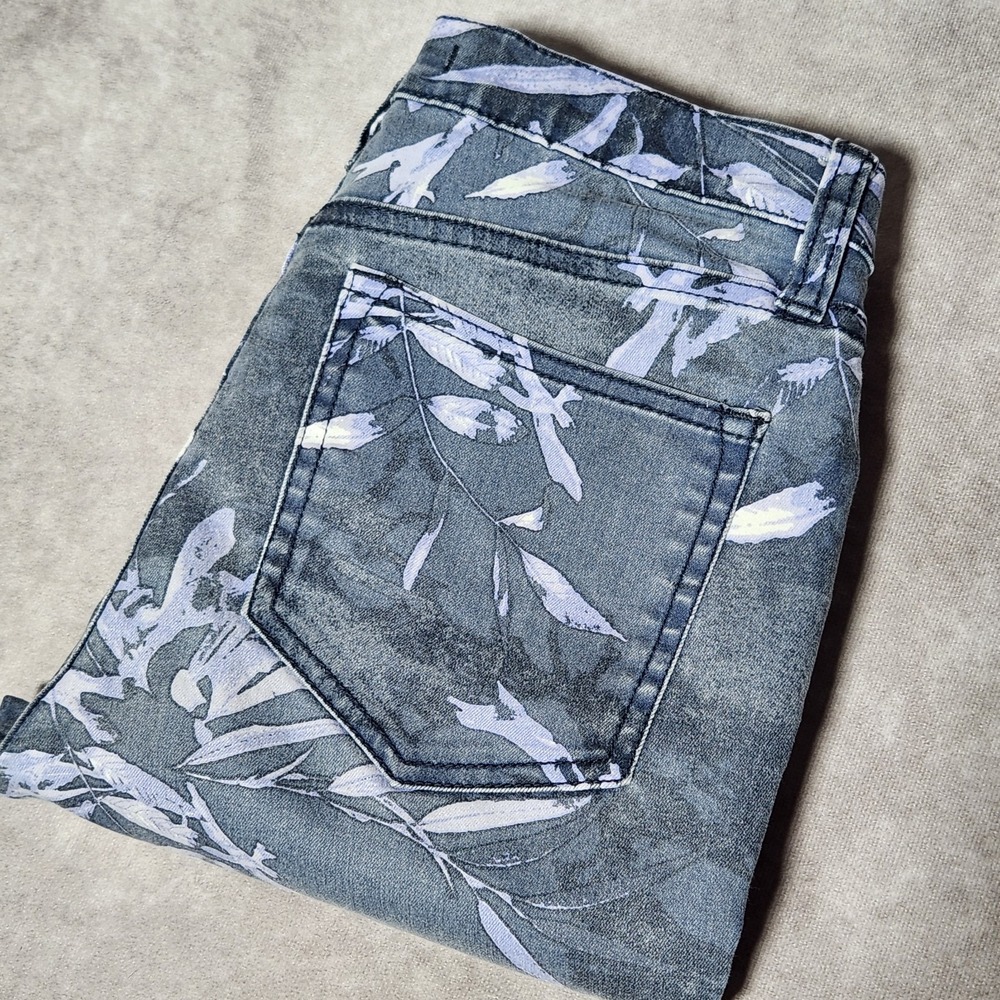 women's FREE PEOPLE leaf/palm Floral print Jeans/pants gray/lavender Size 27 - Picture 1 of 8